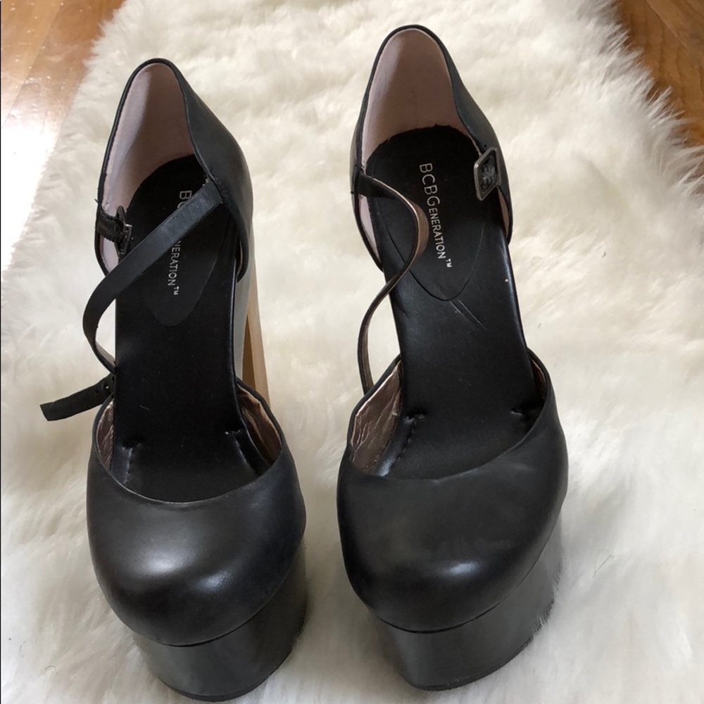 BCBG Black leather Platform heels